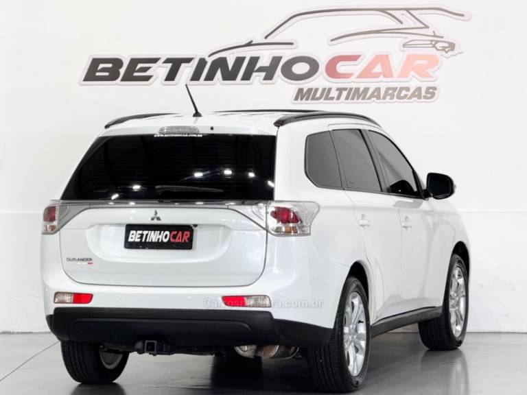 MITSUBISHI - OUTLANDER - 2014/2015 - Branca - R$ 82.900,00