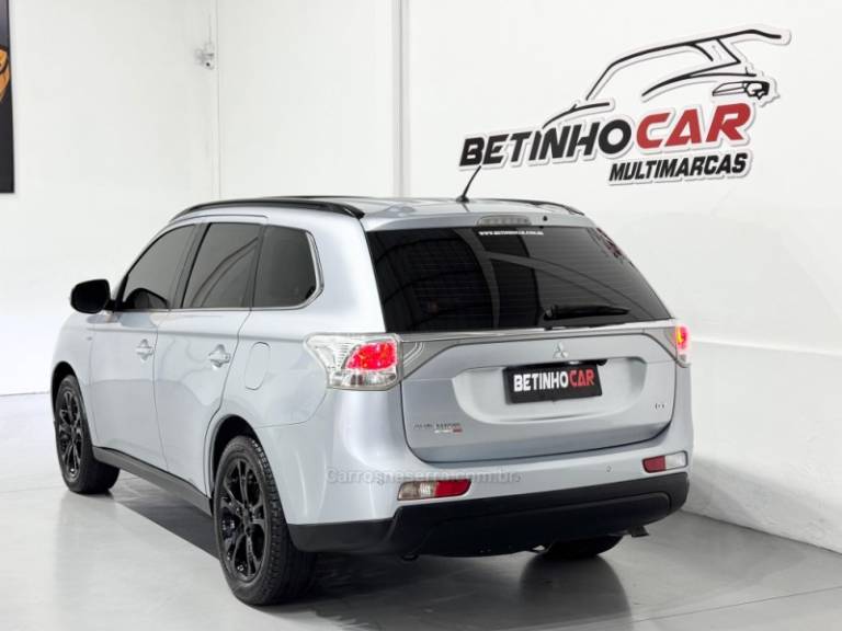 MITSUBISHI - OUTLANDER - 2013/2014 - Prata - R$ 89.900,00