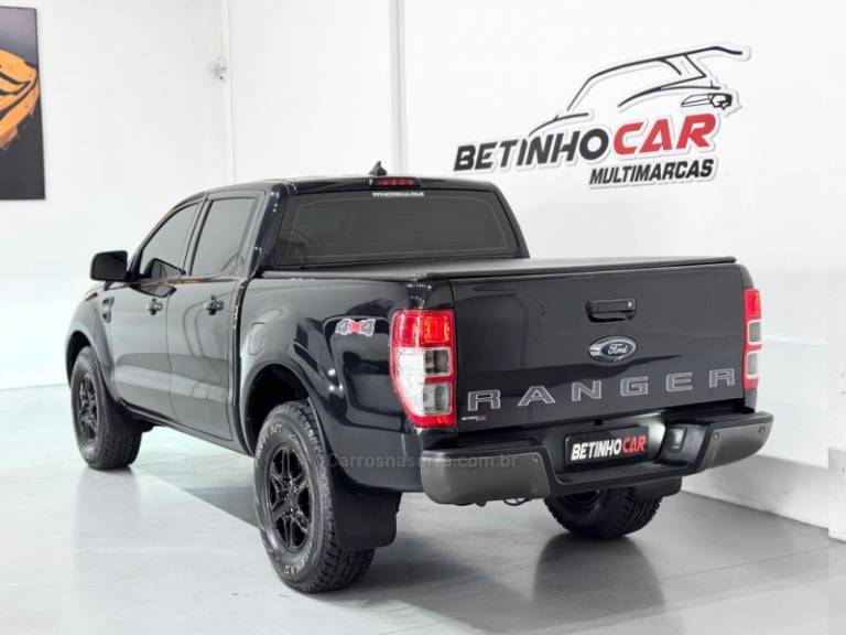 FORD - RANGER - 2021/2022 - Preta - R$ 179.900,00