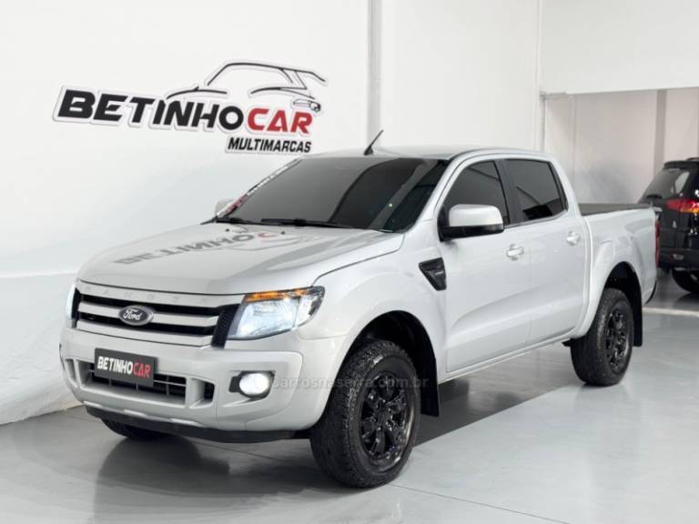 FORD - RANGER - 2013/2014 - Prata - R$ 91.900,00