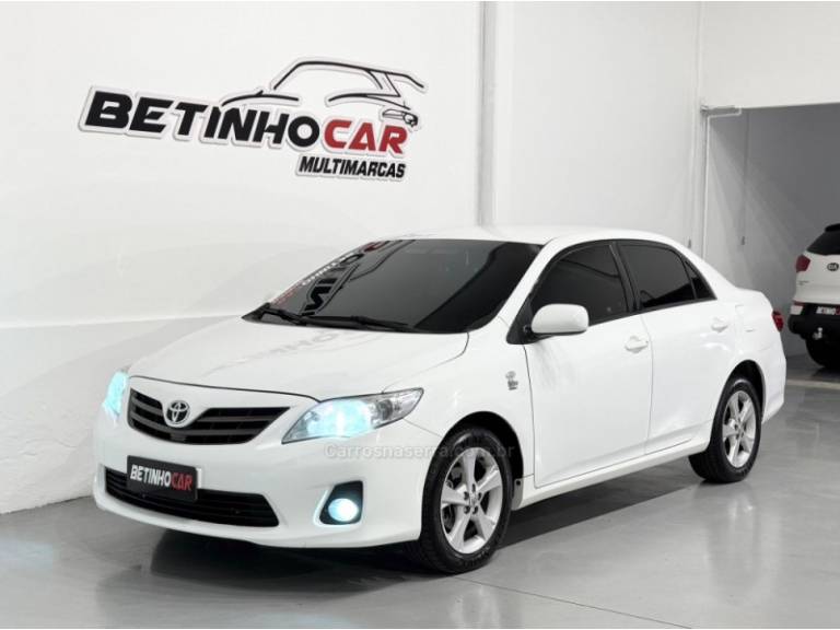 TOYOTA - COROLLA - 2012/2013 - Branca - R$ 67.900,00