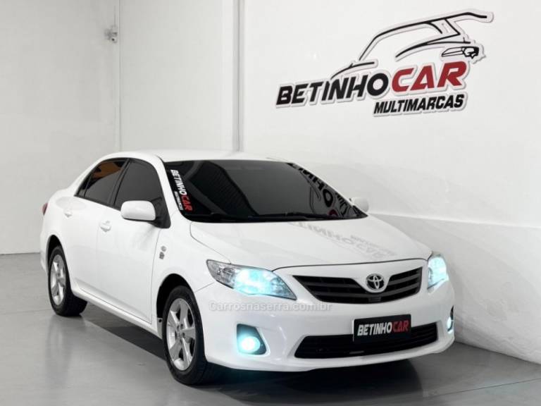 TOYOTA - COROLLA - 2012/2013 - Branca - R$ 67.900,00