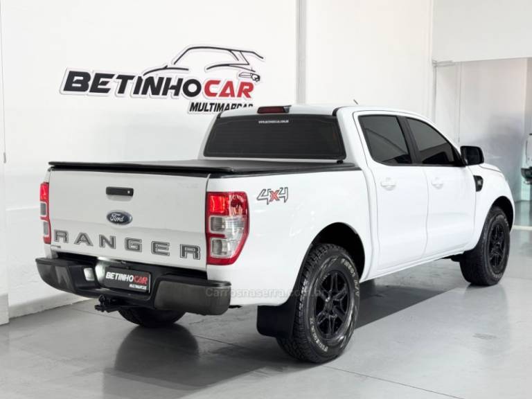 FORD - RANGER - 2016/2017 - Branca - R$ 141.900,00