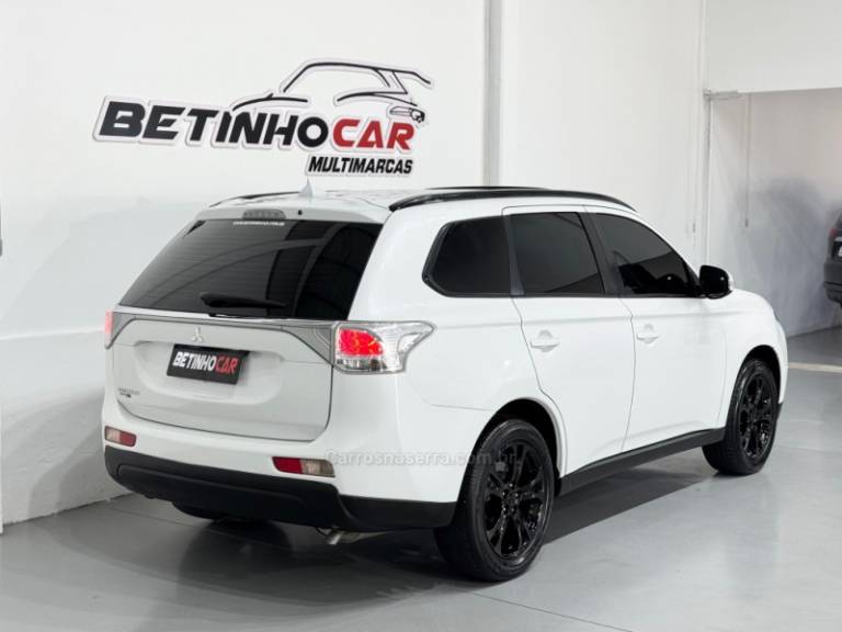 MITSUBISHI - OUTLANDER - 2014/2015 - Branca - R$ 82.900,00