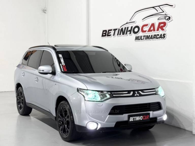 MITSUBISHI - OUTLANDER - 2013/2014 - Prata - R$ 89.900,00