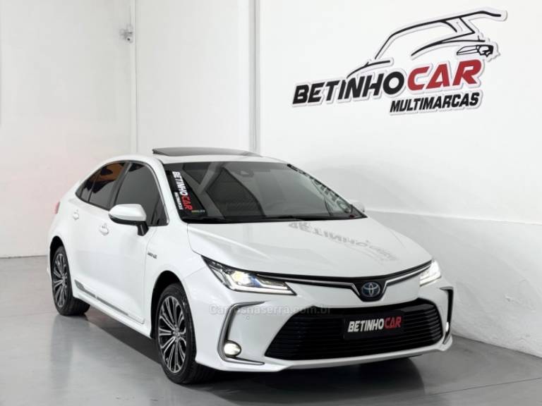 TOYOTA - COROLLA - 2021/2022 - Branca - R$ 152.900,00