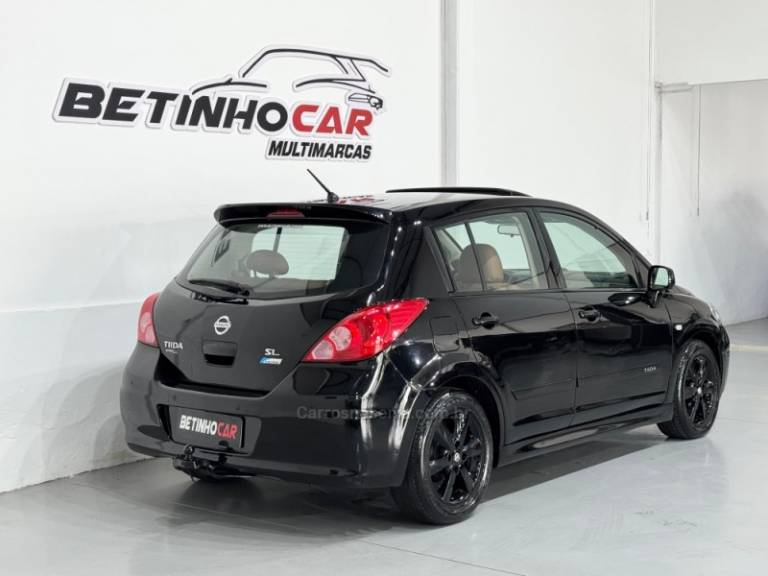 NISSAN - TIIDA - 2011/2012 - Preta - R$ 47.900,00