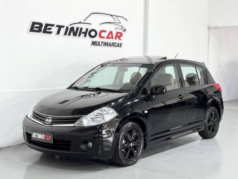 NISSAN - TIIDA - 2011/2012 - Preta - R$ 47.900,00