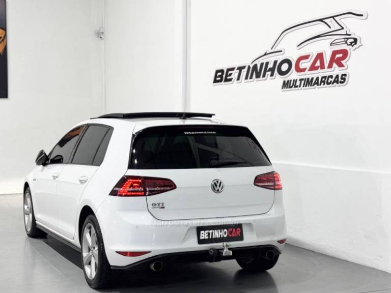 VOLKSWAGEN - GOLF - 2013/2014 - Branca - R$ 138.900,00