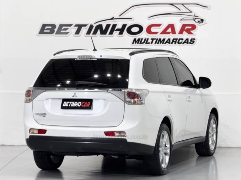 MITSUBISHI - OUTLANDER - 2014/2015 - Branca - R$ 82.900,00