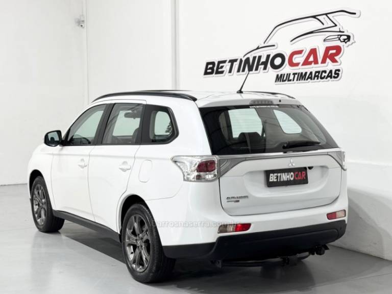 MITSUBISHI - OUTLANDER - 2014/2015 - Branca - R$ 82.900,00