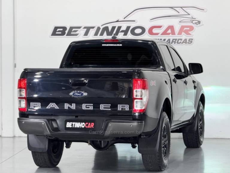 FORD - RANGER - 2021/2022 - Preta - R$ 179.900,00