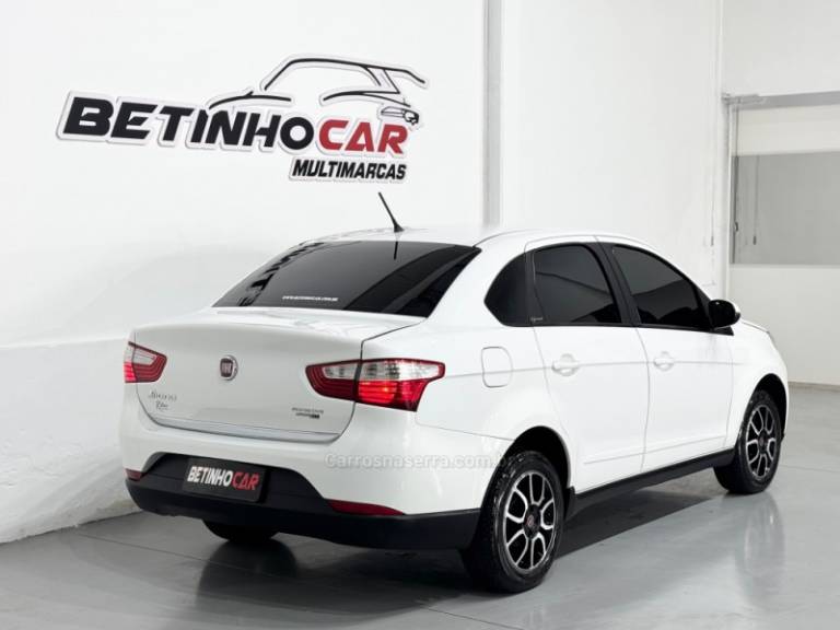 FIAT - GRAND SIENA - 2014/2015 - Branca - R$ 46.900,00