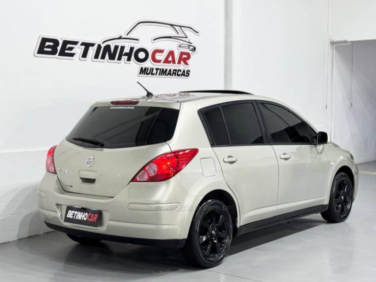 NISSAN - TIIDA - 2007/2008 - Bege - R$ 39.900,00