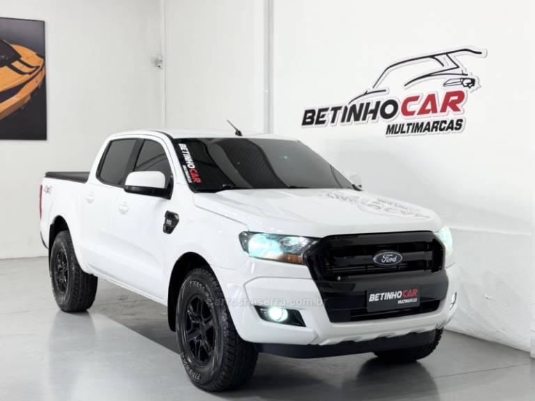 FORD - RANGER - 2016/2017 - Branca - R$ 141.900,00