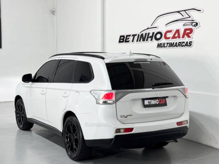 MITSUBISHI - OUTLANDER - 2014/2015 - Branca - R$ 82.900,00