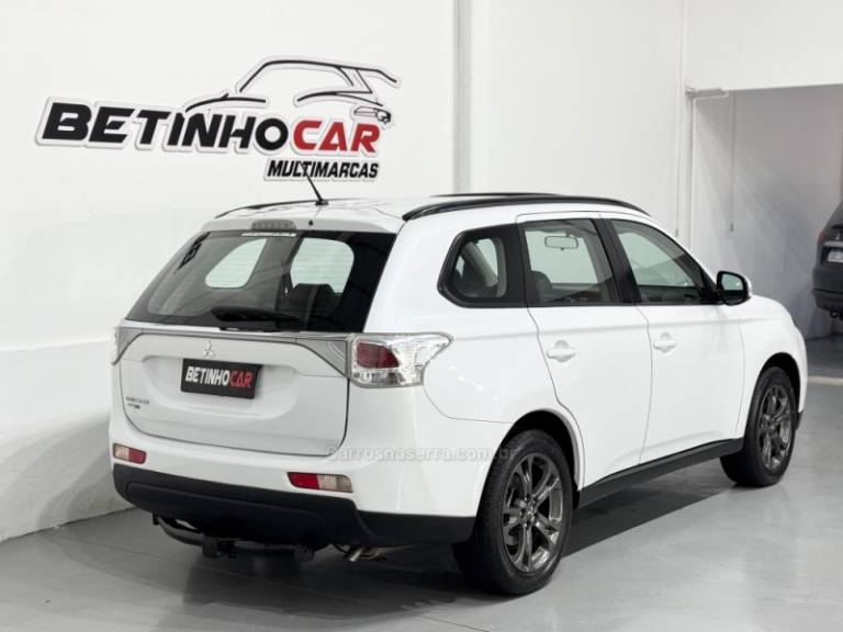 MITSUBISHI - OUTLANDER - 2014/2015 - Branca - R$ 82.900,00