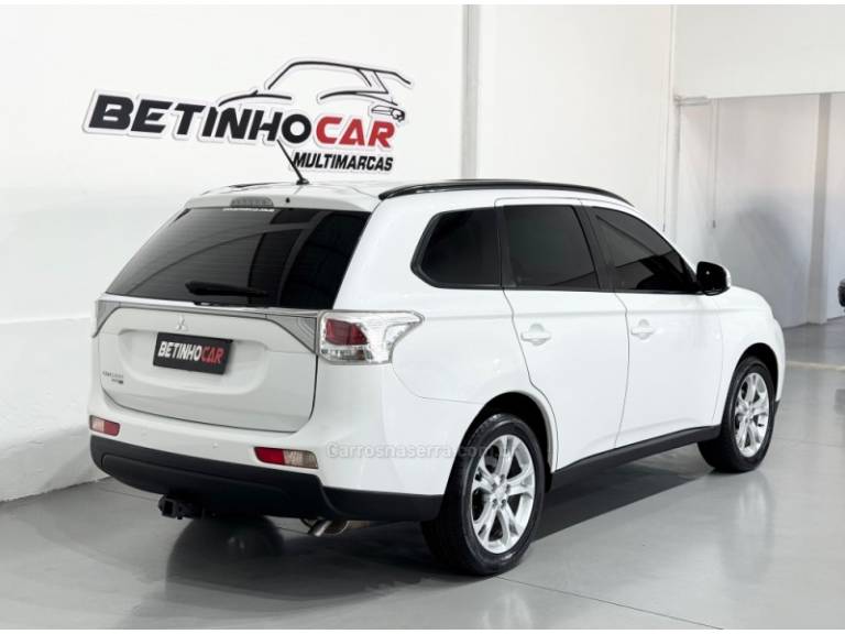 MITSUBISHI - OUTLANDER - 2014/2015 - Branca - R$ 82.900,00