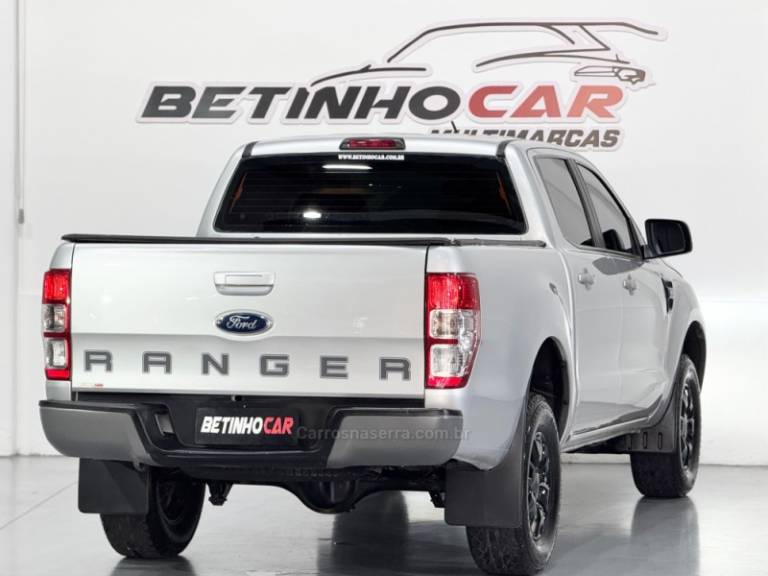 FORD - RANGER - 2013/2014 - Prata - R$ 91.900,00