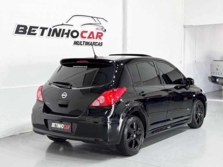 NISSAN - TIIDA - 2012/2013 - Preta - R$ 49.900,00