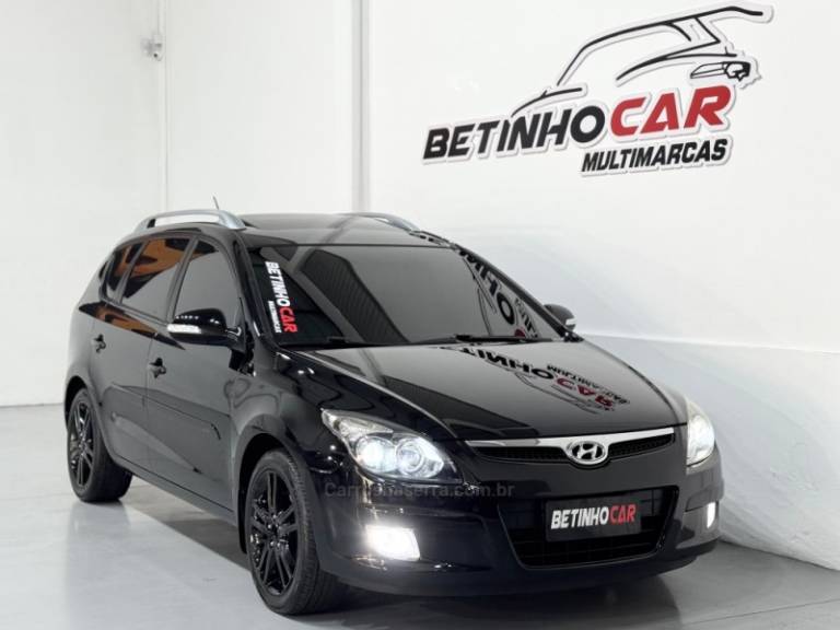 HYUNDAI - I30 CW - 2010/2011 - Preta - R$ 51.900,00