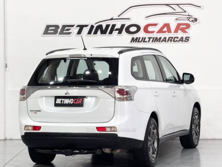 MITSUBISHI - OUTLANDER - 2014/2015 - Branca - R$ 82.900,00