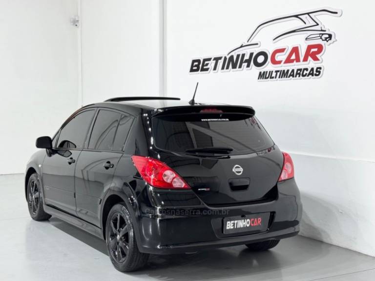 NISSAN - TIIDA - 2012/2013 - Preta - R$ 49.900,00