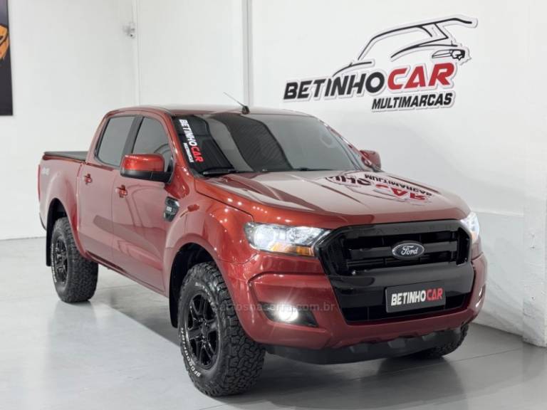 FORD - RANGER - 2018/2019 - Vermelha - R$ 154.900,00