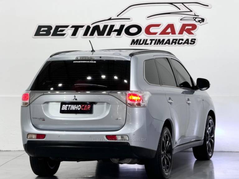 MITSUBISHI - OUTLANDER - 2013/2014 - Prata - R$ 89.900,00