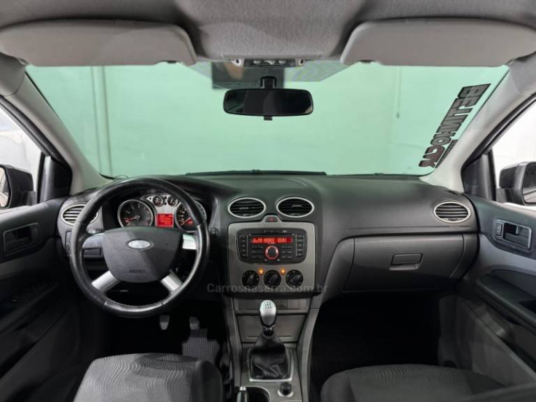 FORD - FOCUS - 2012/2013 - Preta - R$ 47.900,00