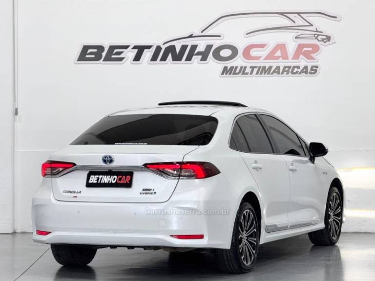 TOYOTA - COROLLA - 2021/2022 - Branca - R$ 152.900,00