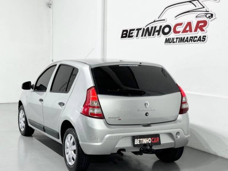 RENAULT - SANDERO - 2012/2013 - Prata - R$ 39.900,00