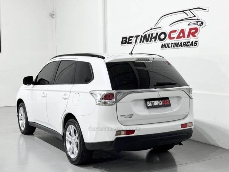 MITSUBISHI - OUTLANDER - 2014/2015 - Branca - R$ 82.900,00