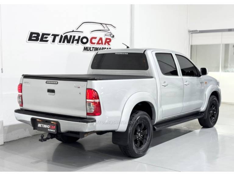 TOYOTA - HILUX - 2012/2013 - Prata - R$ 112.900,00