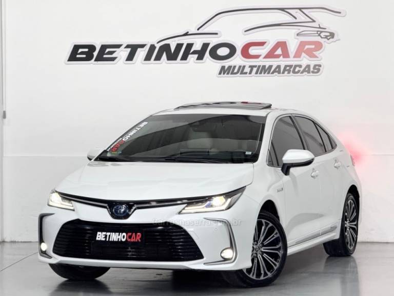 TOYOTA - COROLLA - 2021/2022 - Branca - R$ 152.900,00