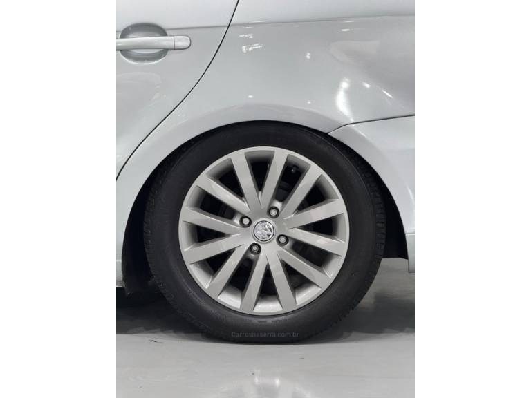 VOLKSWAGEN - VOYAGE - 2011/2012 - Prata - R$ 37.900,00