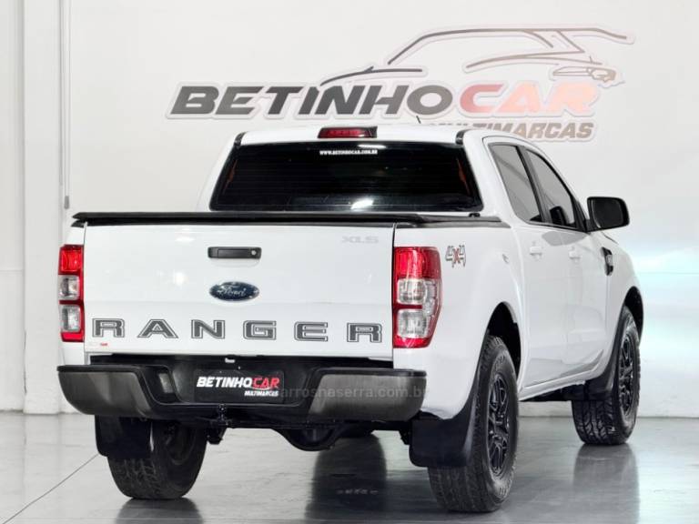 FORD - RANGER - 2016/2017 - Branca - R$ 141.900,00