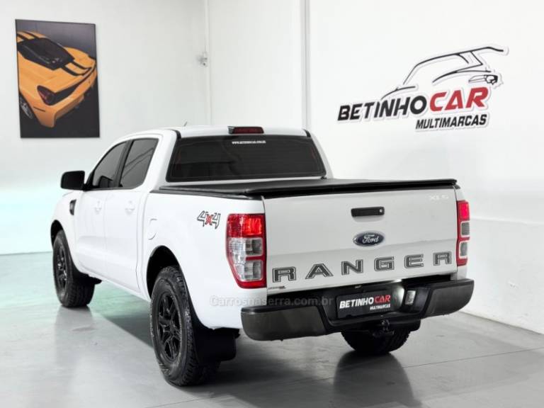 FORD - RANGER - 2016/2017 - Branca - R$ 141.900,00