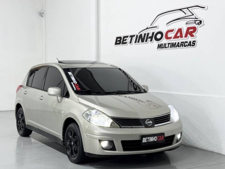 NISSAN - TIIDA - 2007/2008 - Bege - R$ 39.900,00