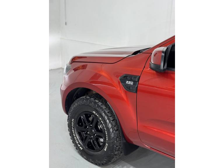 FORD - RANGER - 2018/2019 - Vermelha - R$ 154.900,00