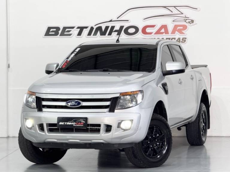 FORD - RANGER - 2013/2014 - Prata - R$ 91.900,00