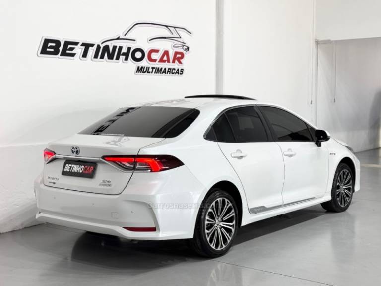 TOYOTA - COROLLA - 2021/2022 - Branca - R$ 152.900,00