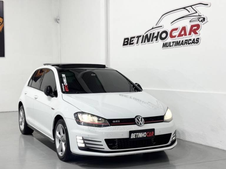 VOLKSWAGEN - GOLF - 2013/2014 - Branca - R$ 138.900,00