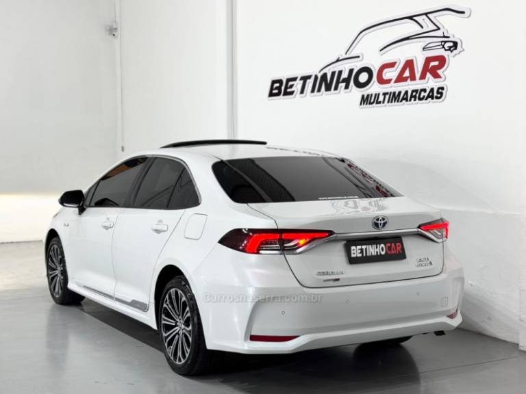 TOYOTA - COROLLA - 2021/2022 - Branca - R$ 152.900,00