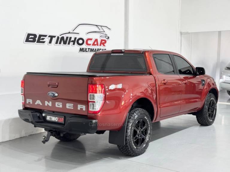 FORD - RANGER - 2018/2019 - Vermelha - R$ 154.900,00