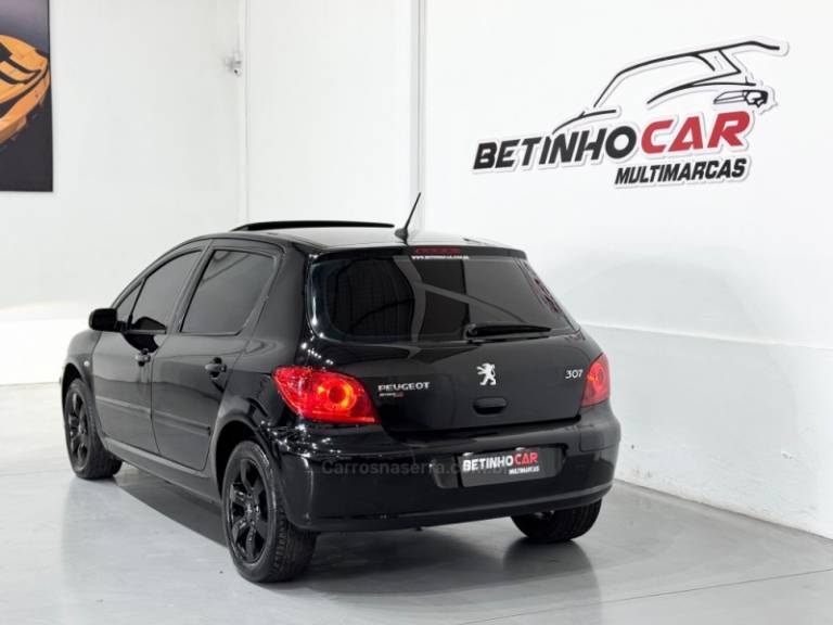 PEUGEOT - 307 - 2010/2011 - Preta - R$ 33.900,00