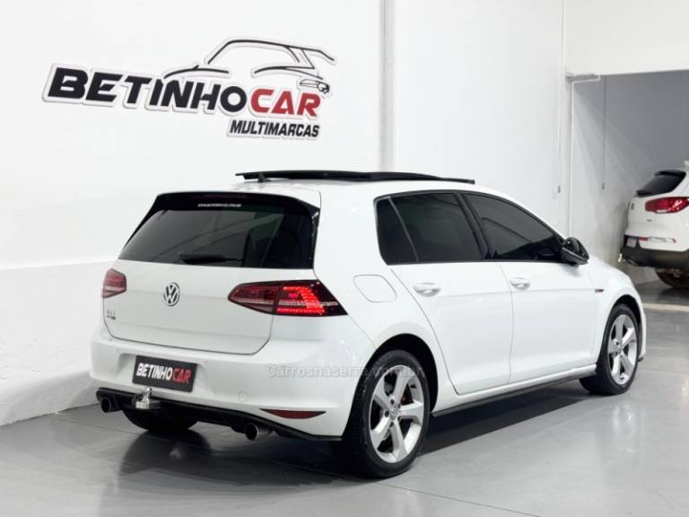 VOLKSWAGEN - GOLF - 2013/2014 - Branca - R$ 138.900,00