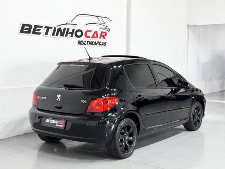 PEUGEOT - 307 - 2010/2011 - Preta - R$ 33.900,00