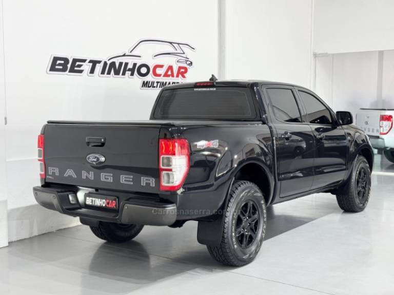 FORD - RANGER - 2021/2022 - Preta - R$ 179.900,00