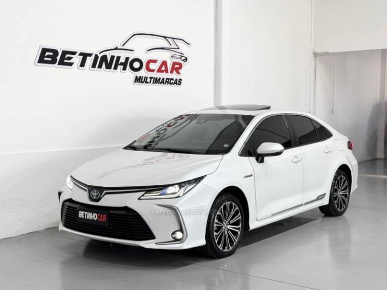 TOYOTA - COROLLA - 2021/2022 - Branca - R$ 152.900,00